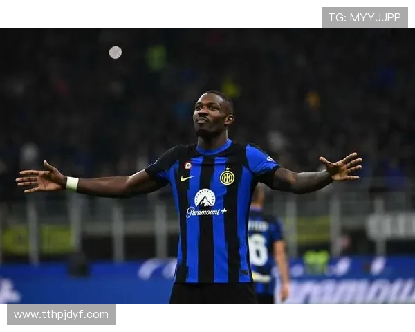 《德甲球队历史上的克星对手盘点与对战记录回顾》