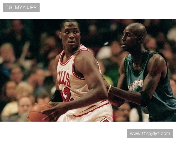 1999年NBA选秀状元布兰德加盟公牛队开启职业生涯 1999年NBA选秀状元布兰德加盟公牛队开启职业生涯